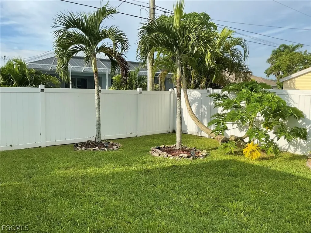 320 SE 28th Terrace Cape Coral FL 33904