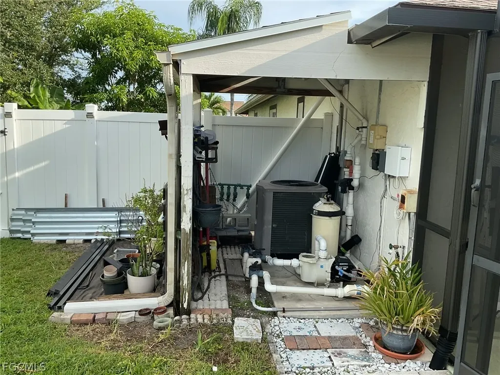 320 SE 28th Terrace Cape Coral FL 33904