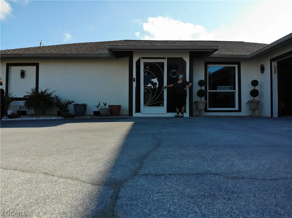 320 SE 28th Terrace Cape Coral FL 33904