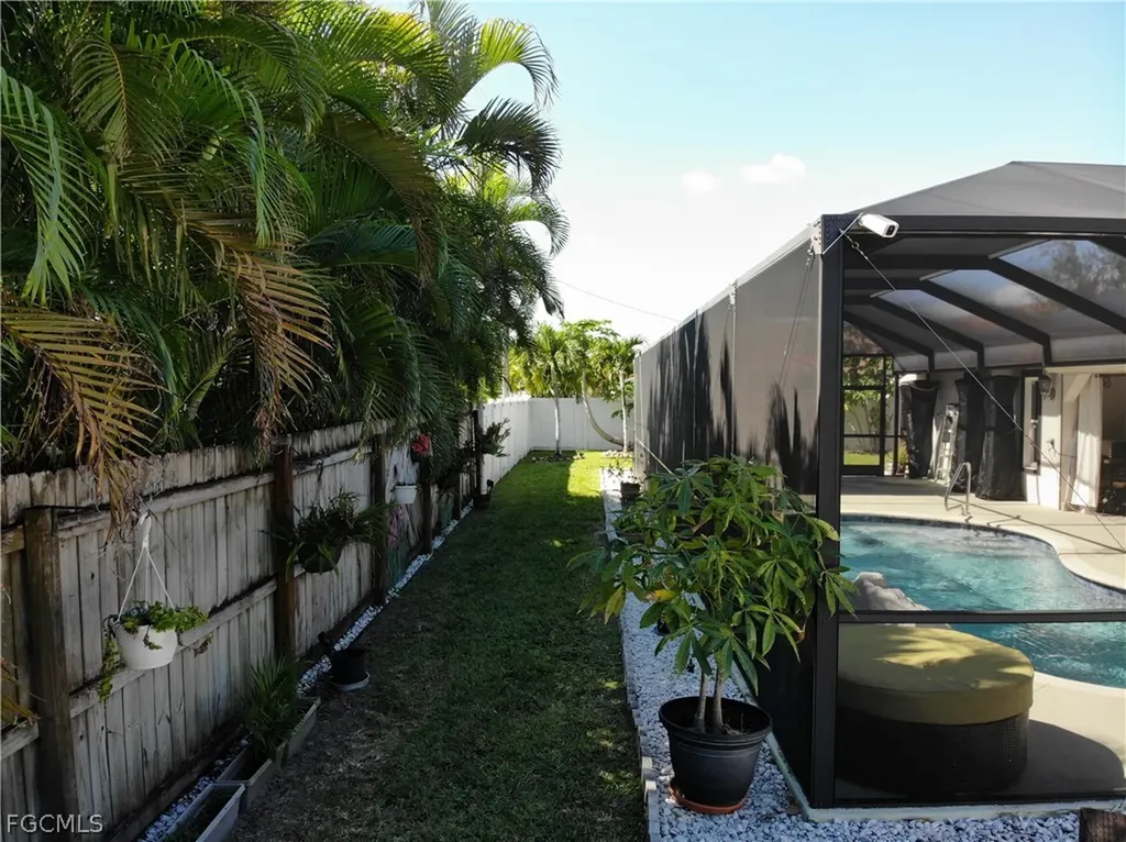 320 SE 28th Terrace Cape Coral FL 33904