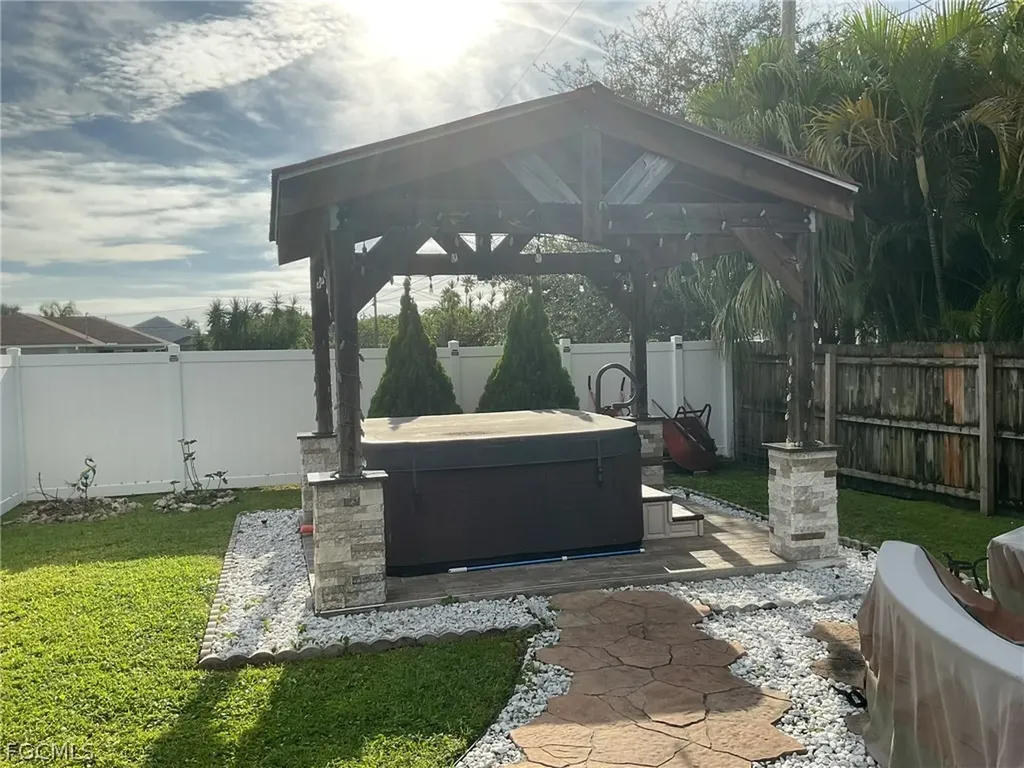 320 SE 28th Terrace Cape Coral FL 33904