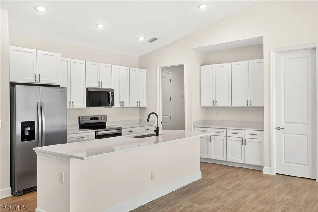 1140 SE 33rd Street Cape Coral FL 33904