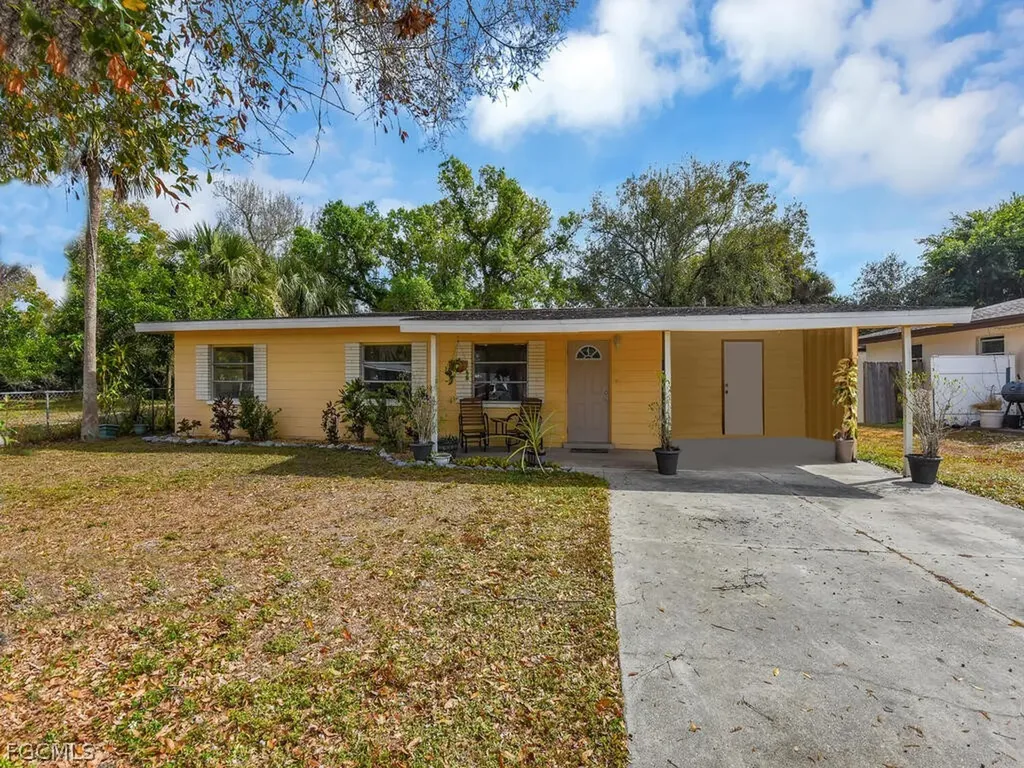 2124 E Gardenia Circle North Fort Myers FL 33917