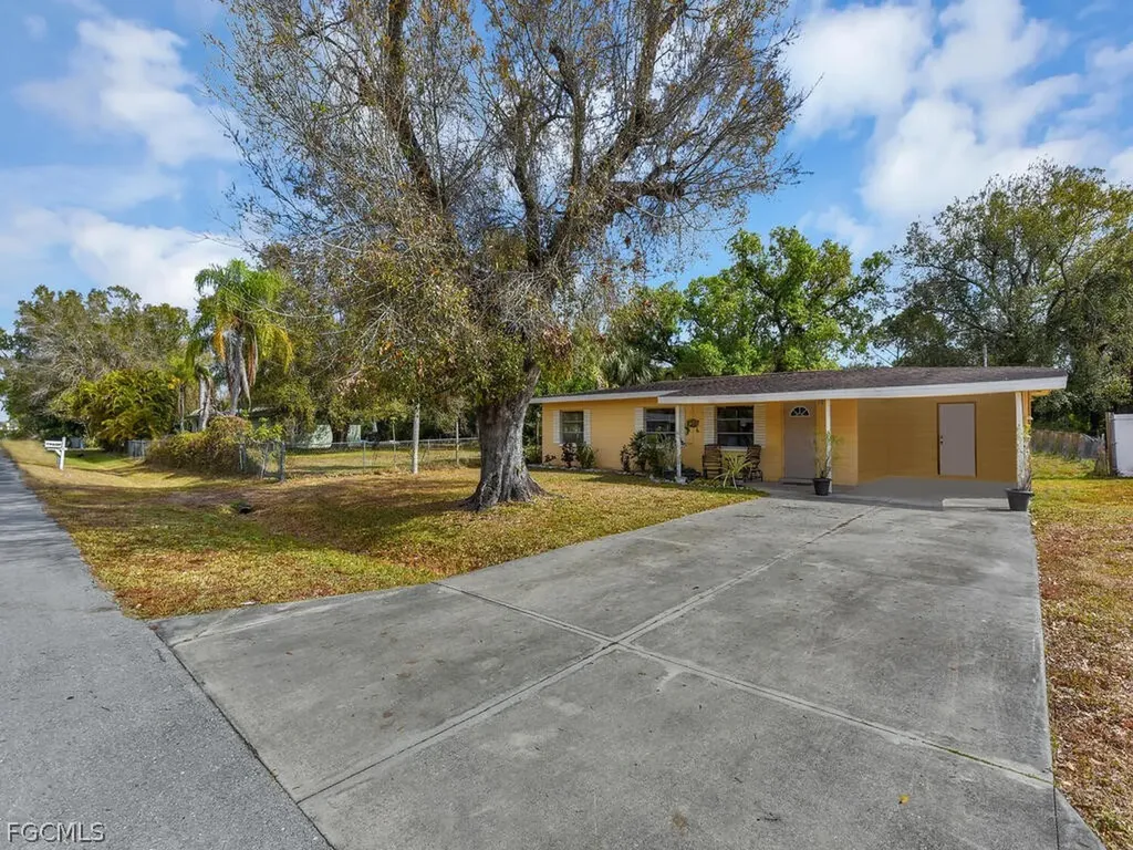 2124 E Gardenia Circle North Fort Myers FL 33917