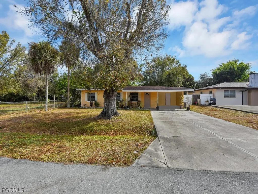 2124 E Gardenia Circle North Fort Myers FL 33917