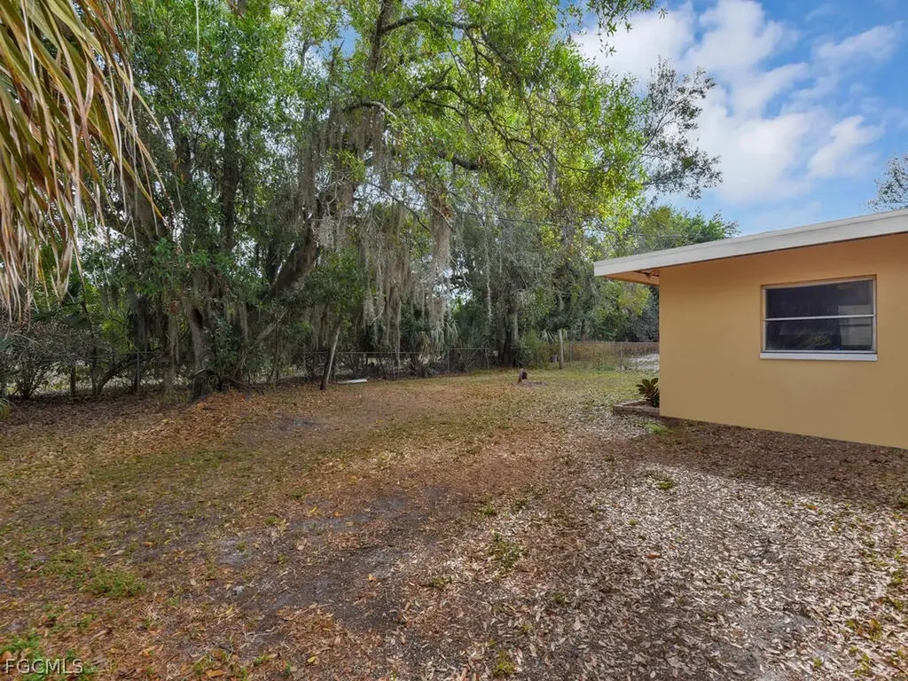 2124 E Gardenia Circle North Fort Myers FL 33917