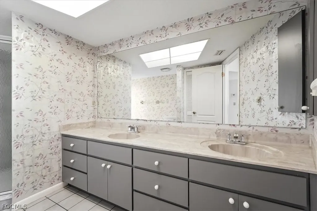 1120 SE 1st Terrace Cape Coral FL 33990