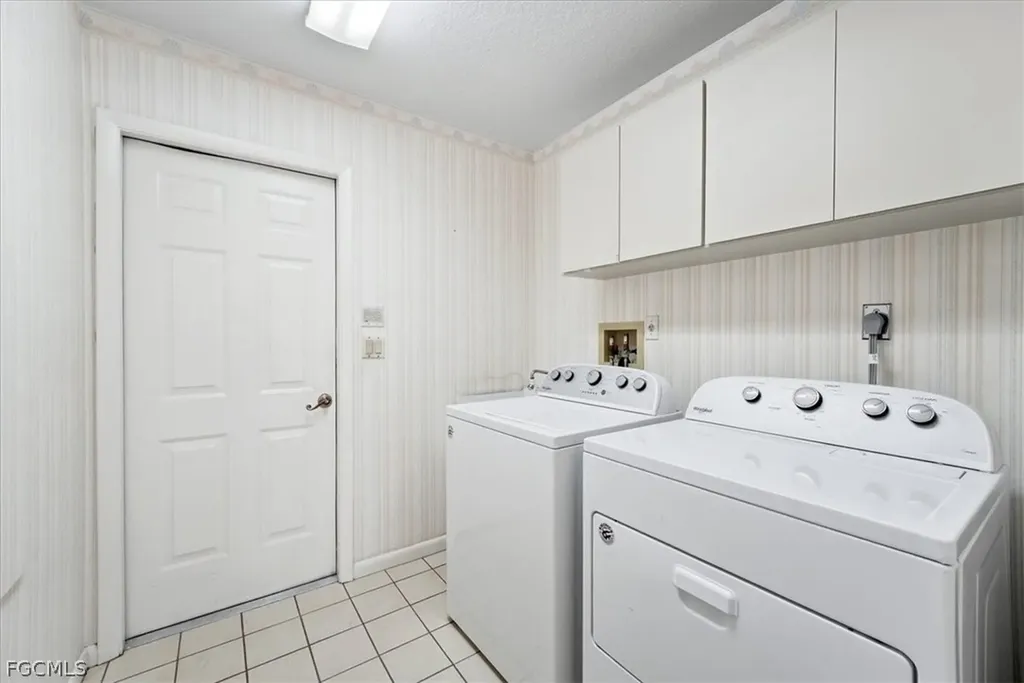 1120 SE 1st Terrace Cape Coral FL 33990