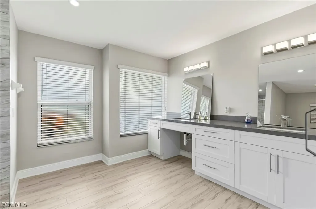 11883 King James Court Cape Coral FL 33991