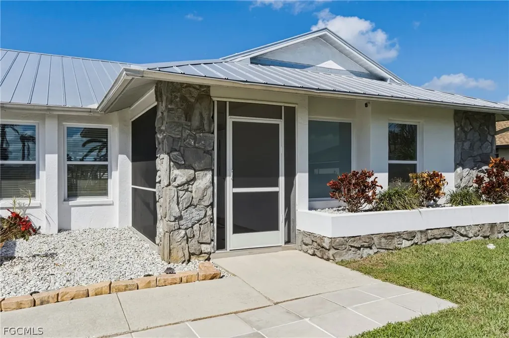 11883 King James Court Cape Coral FL 33991