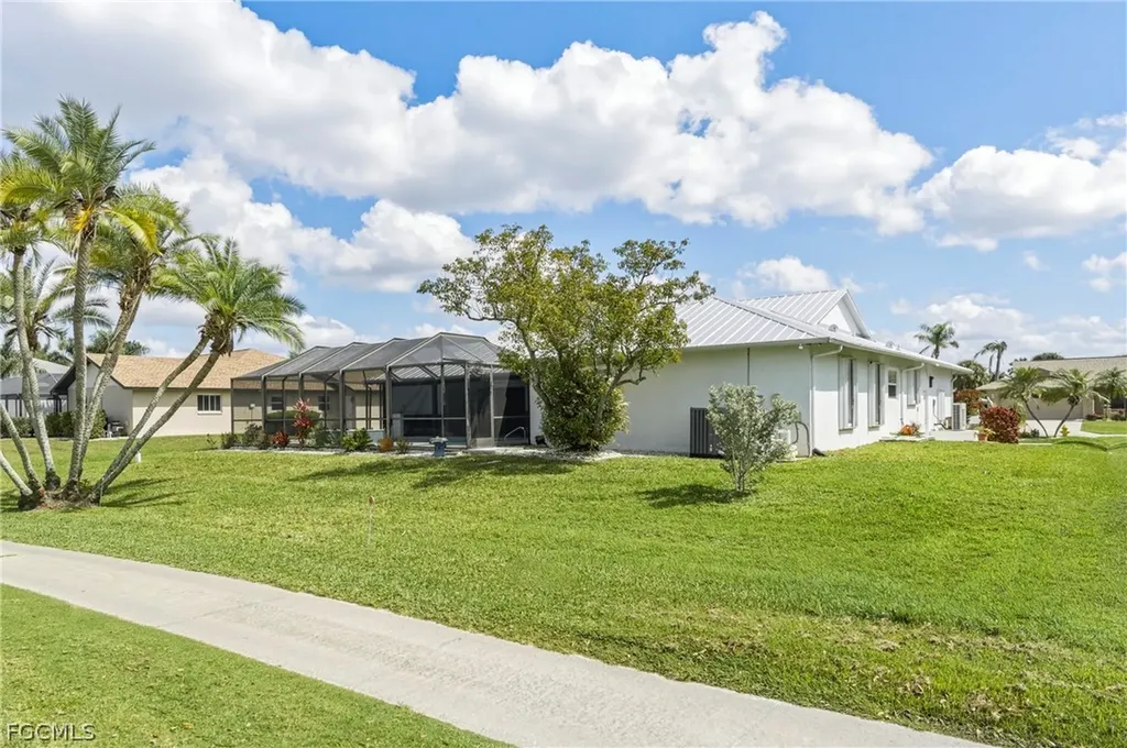 11883 King James Court Cape Coral FL 33991