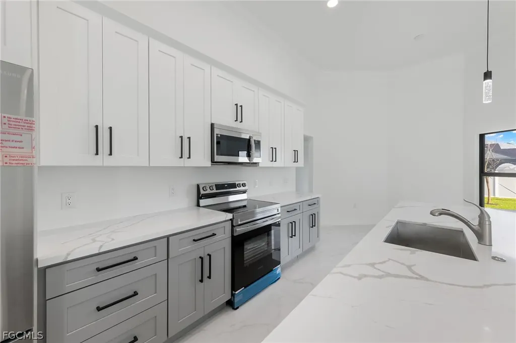 1413 NE 15th Terrace Cape Coral FL 33909