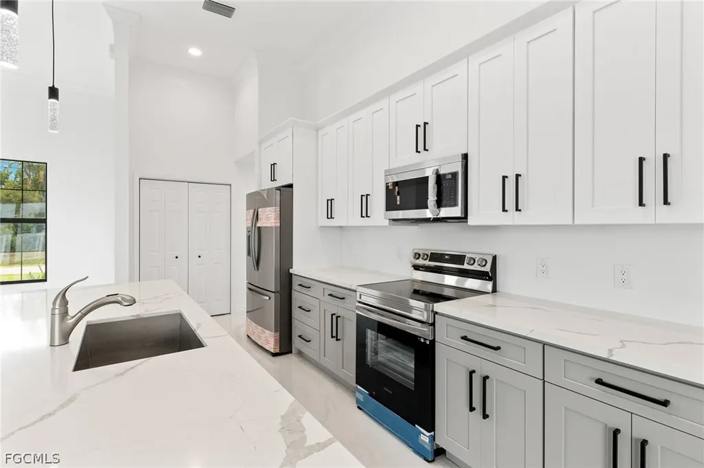 1413 NE 15th Terrace Cape Coral FL 33909