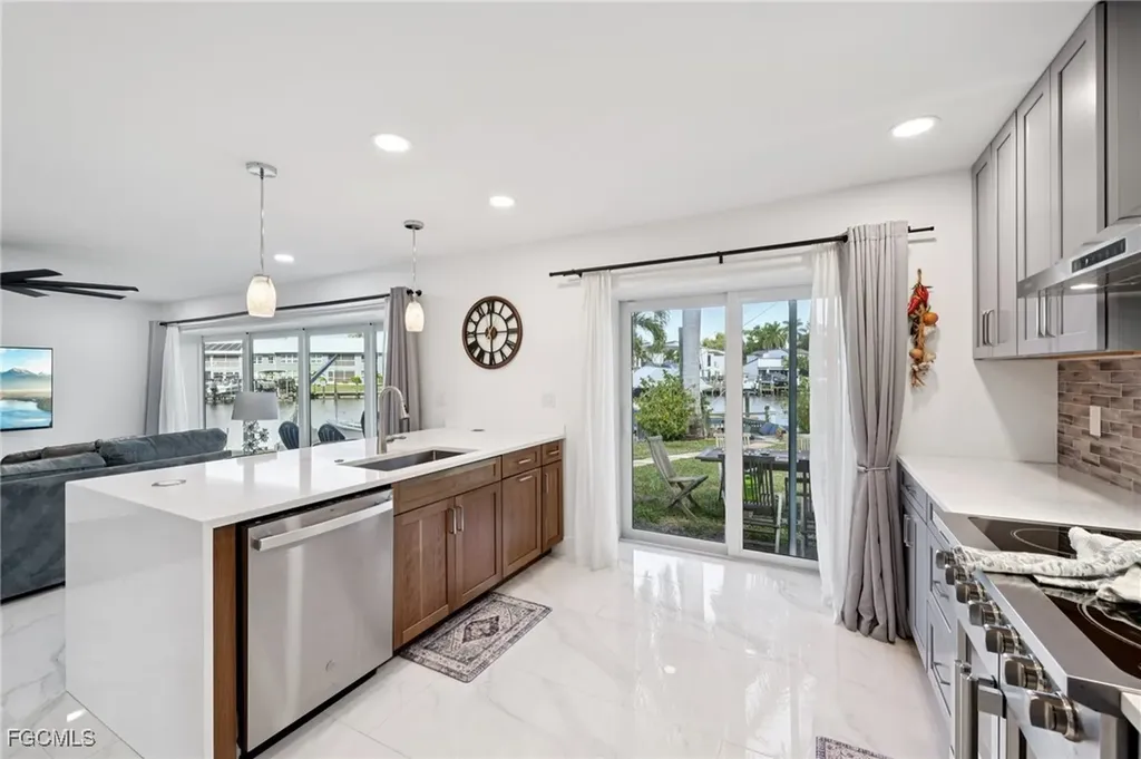 1819 SE 43rd Street Cape Coral FL 33904