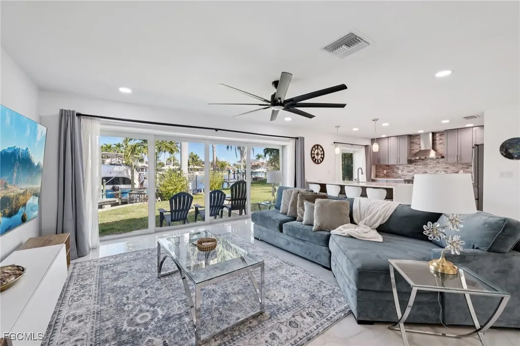 1819 SE 43rd Street Cape Coral FL 33904