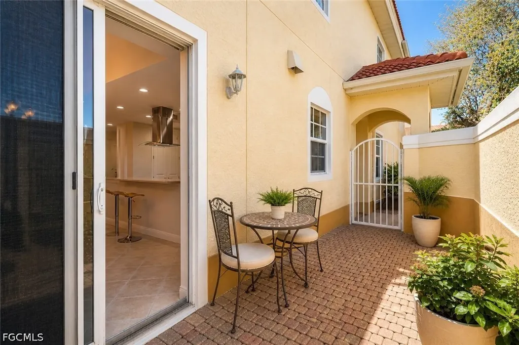 5960 Tarpon Gardens Circle Cape Coral FL 33914