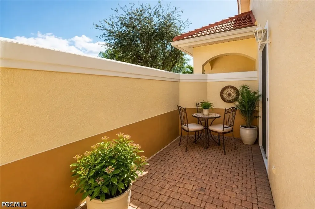 5960 Tarpon Gardens Circle Cape Coral FL 33914