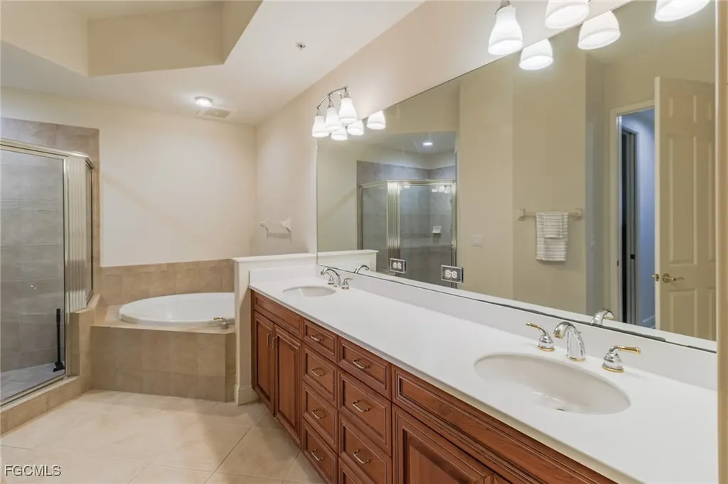 5960 Tarpon Gardens Circle Cape Coral FL 33914
