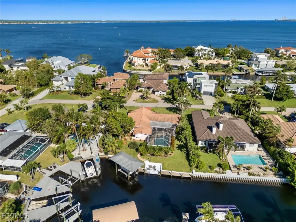 392 Snow Drive Fort Myers FL 33919