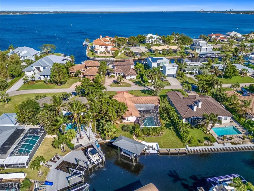 392 Snow Drive Fort Myers FL 33919