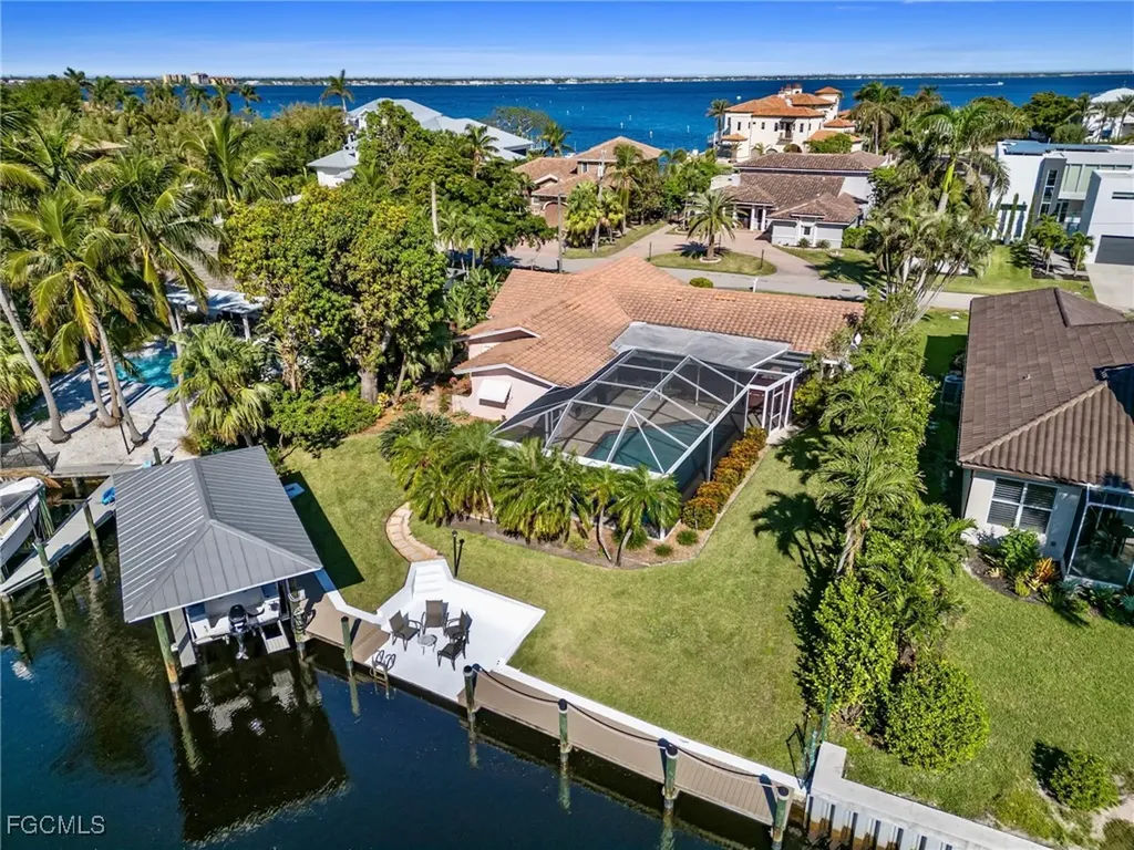 392 Snow Drive Fort Myers FL 33919