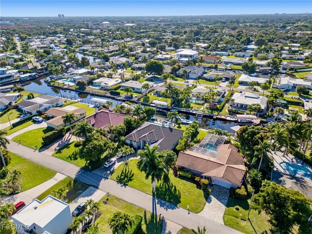 392 Snow Drive Fort Myers FL 33919