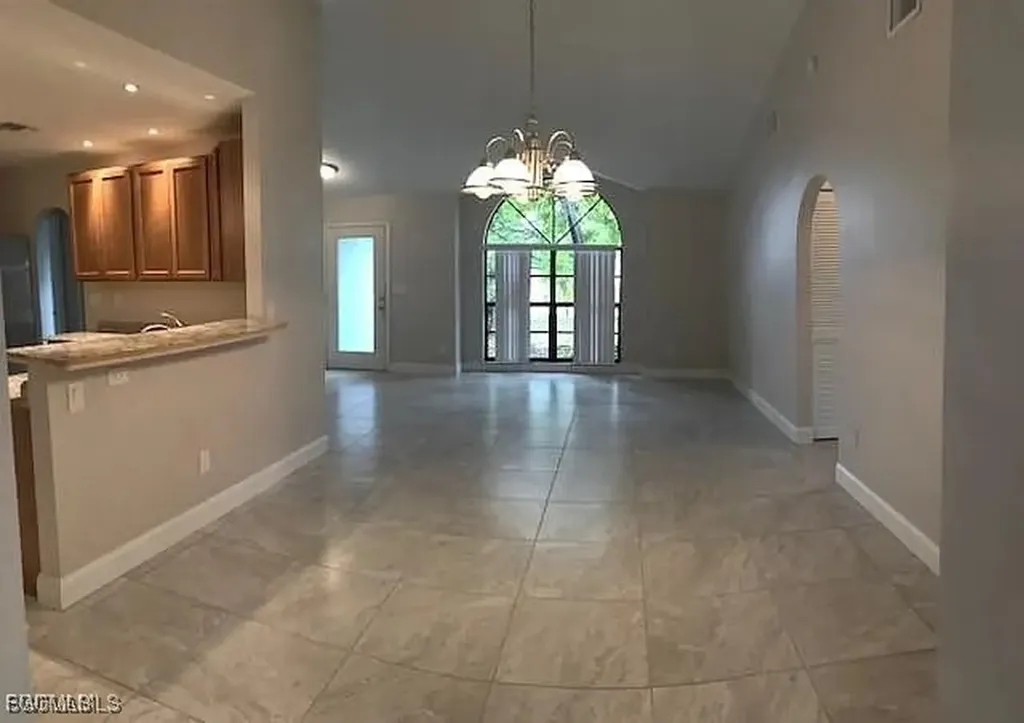 701 SW 9th Avenue Cape Coral FL 33991