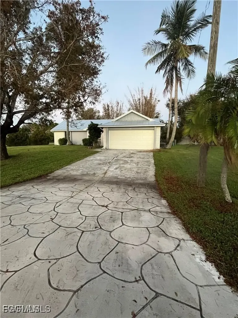 701 SW 9th Avenue Cape Coral FL 33991