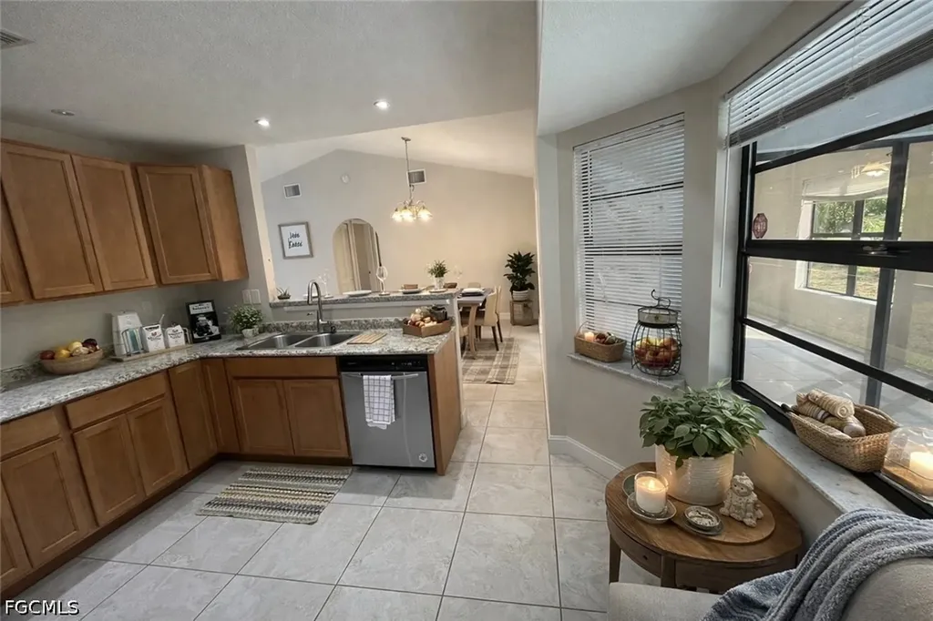 701 SW 9th Avenue Cape Coral FL 33991