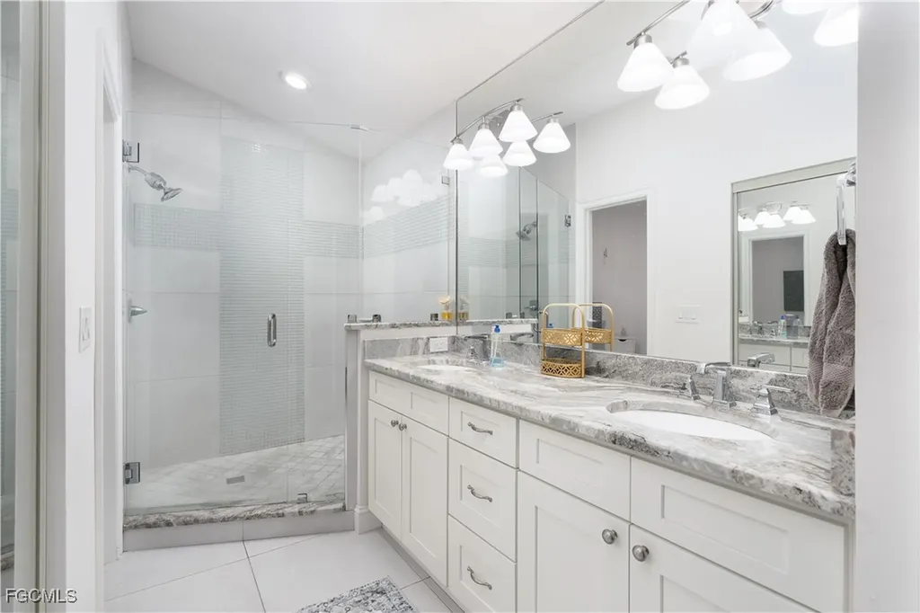 21194 Old Oak Place Estero FL 33928