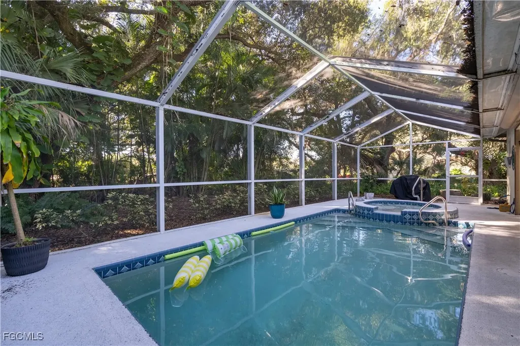 21194 Old Oak Place Estero FL 33928