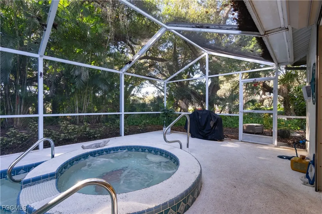 21194 Old Oak Place Estero FL 33928