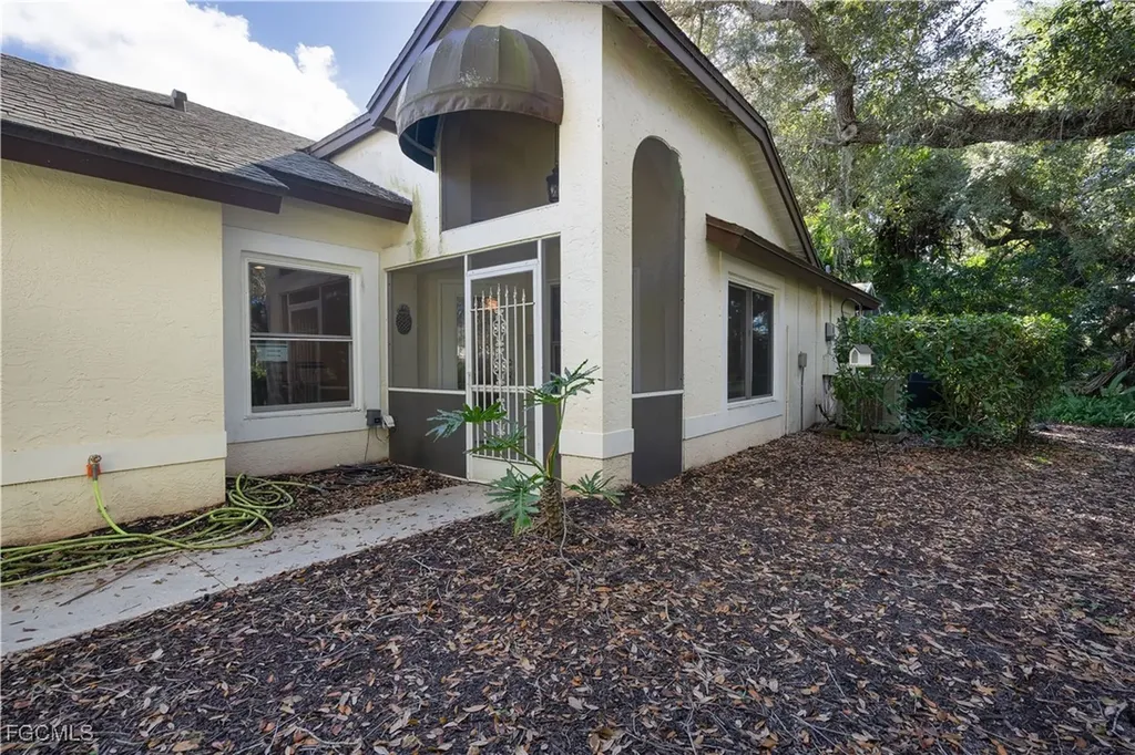 21194 Old Oak Place Estero FL 33928