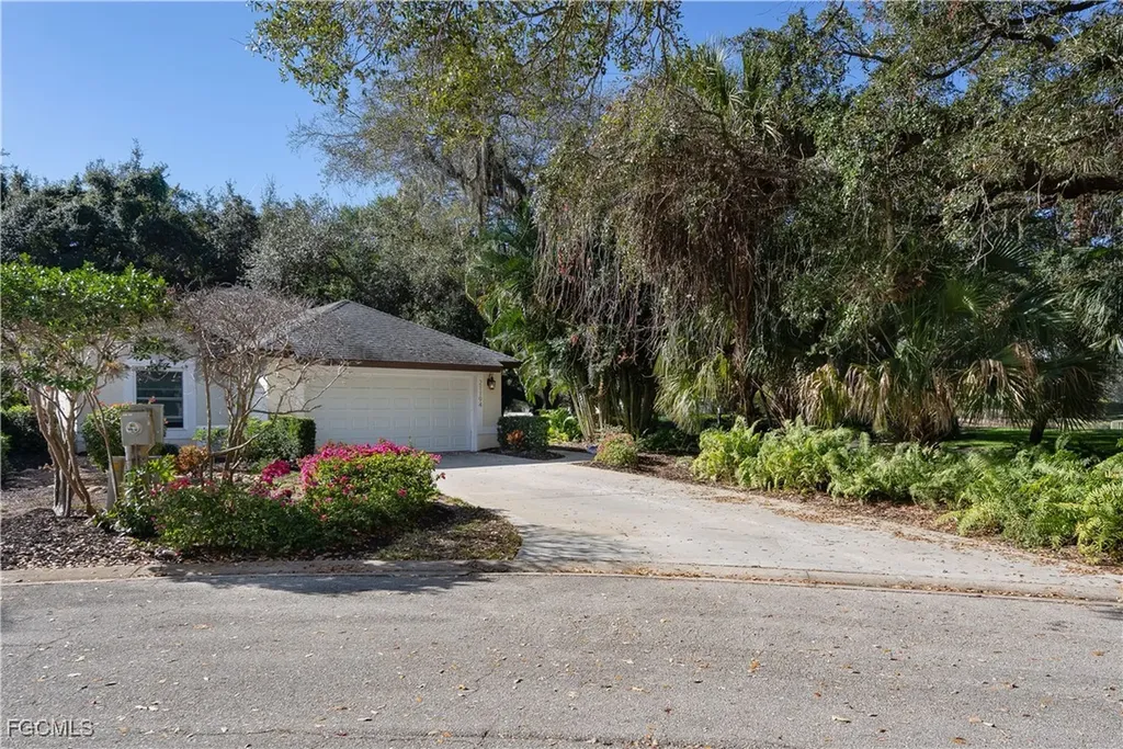 21194 Old Oak Place Estero FL 33928