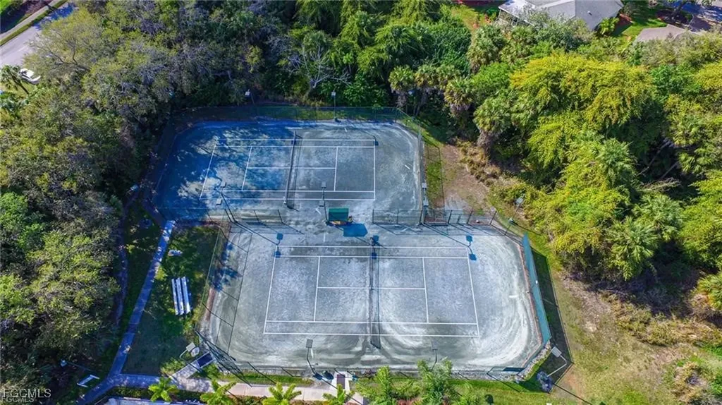 21194 Old Oak Place Estero FL 33928