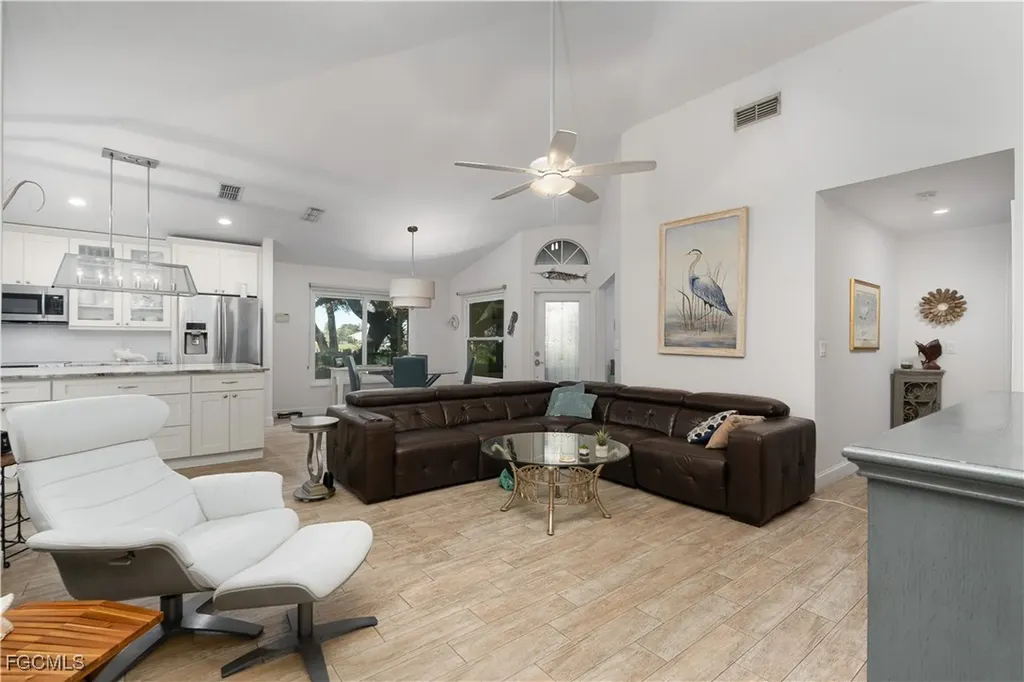 21194 Old Oak Place Estero FL 33928