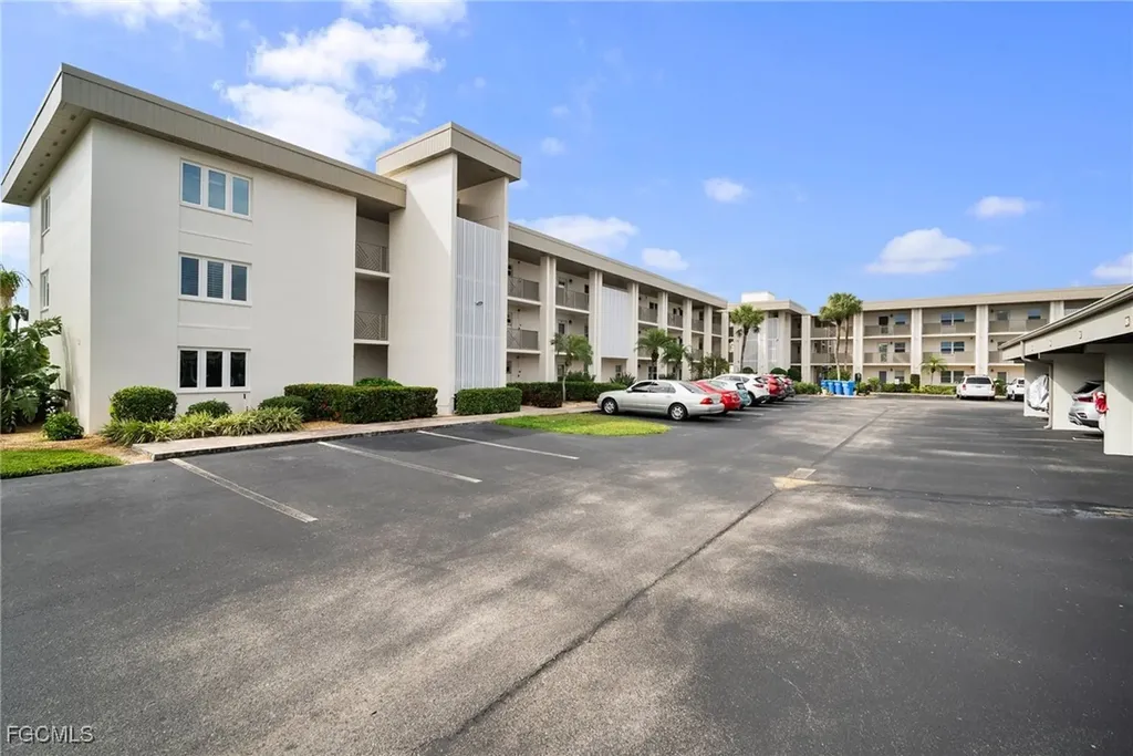 6102 Augusta Drive Fort Myers FL 33907