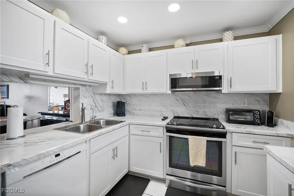 6102 Augusta Drive Fort Myers FL 33907