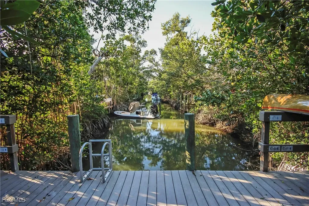 561 Periwinkle Way Sanibel FL 33957