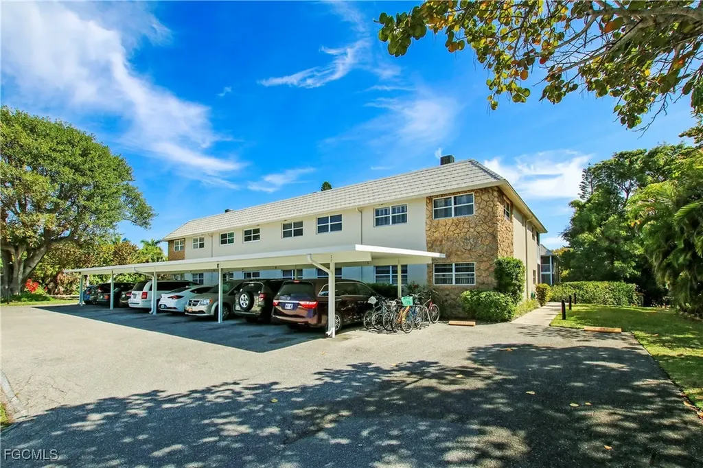 561 Periwinkle Way Sanibel FL 33957