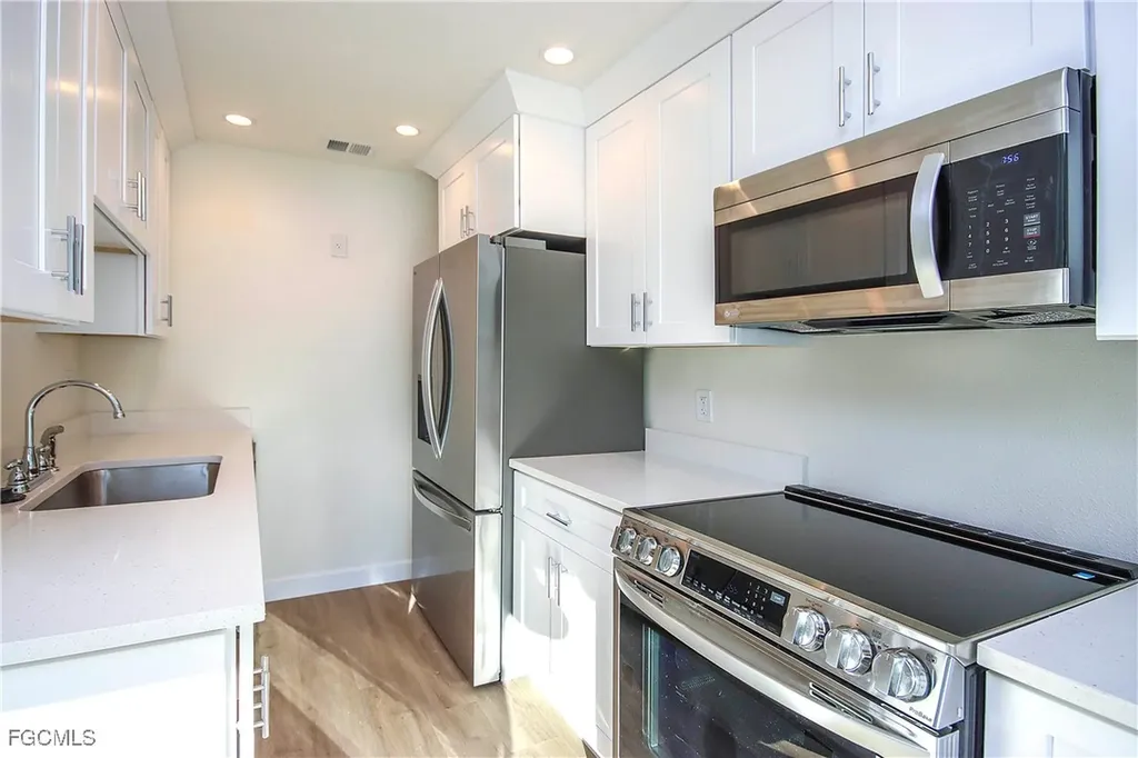 561 Periwinkle Way Sanibel FL 33957