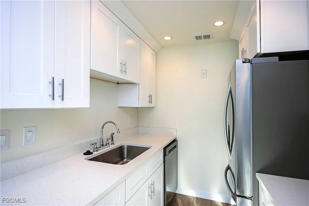 561 Periwinkle Way Sanibel FL 33957