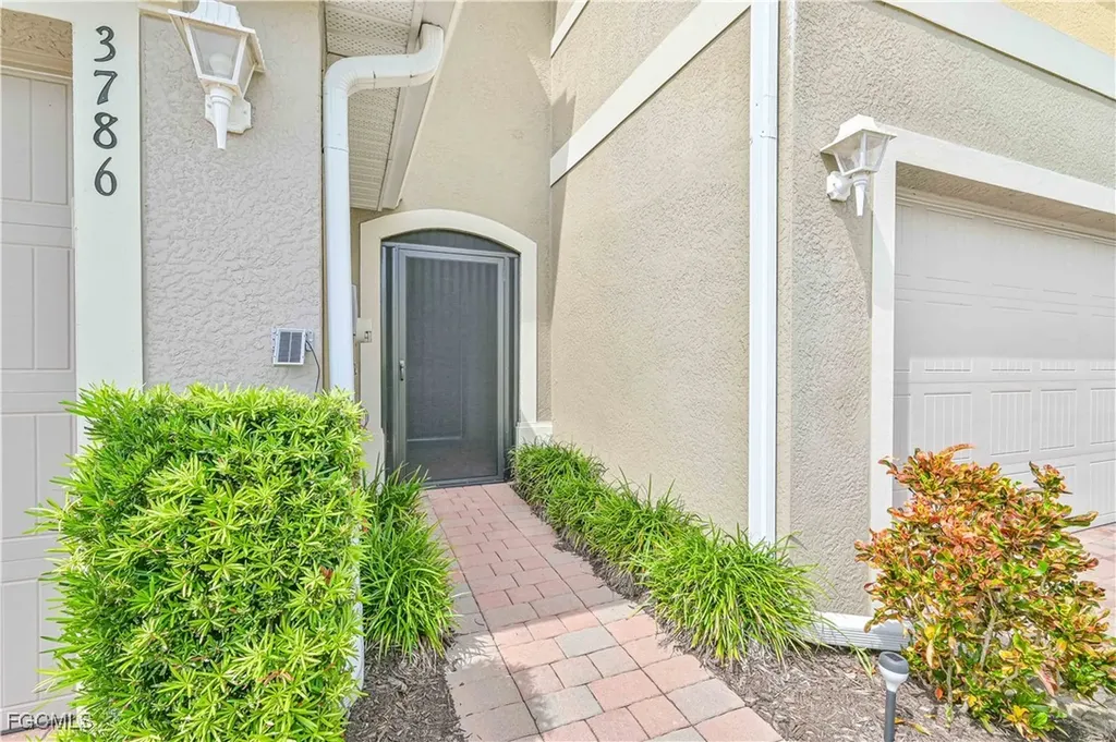 3786 Tilbor Circle Fort Myers FL 33916