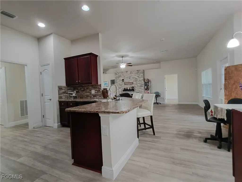 1426 NE 5th Place Cape Coral FL 33909