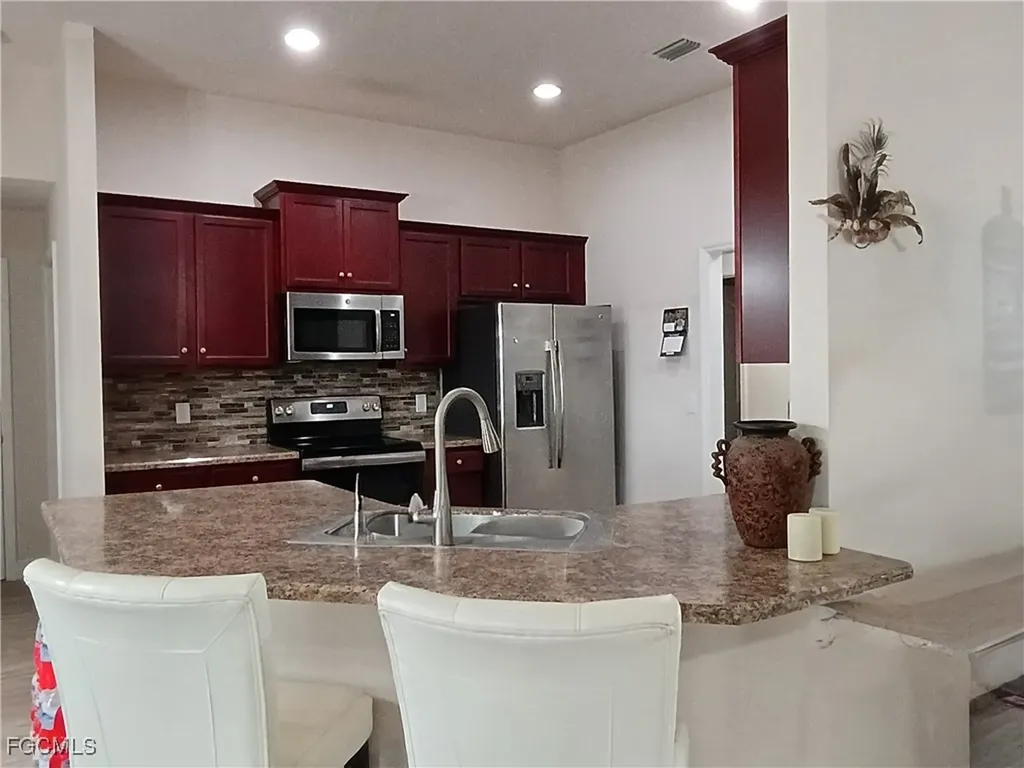 1426 NE 5th Place Cape Coral FL 33909