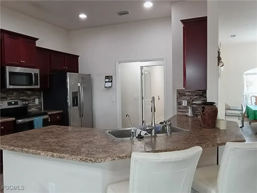 1426 NE 5th Place Cape Coral FL 33909
