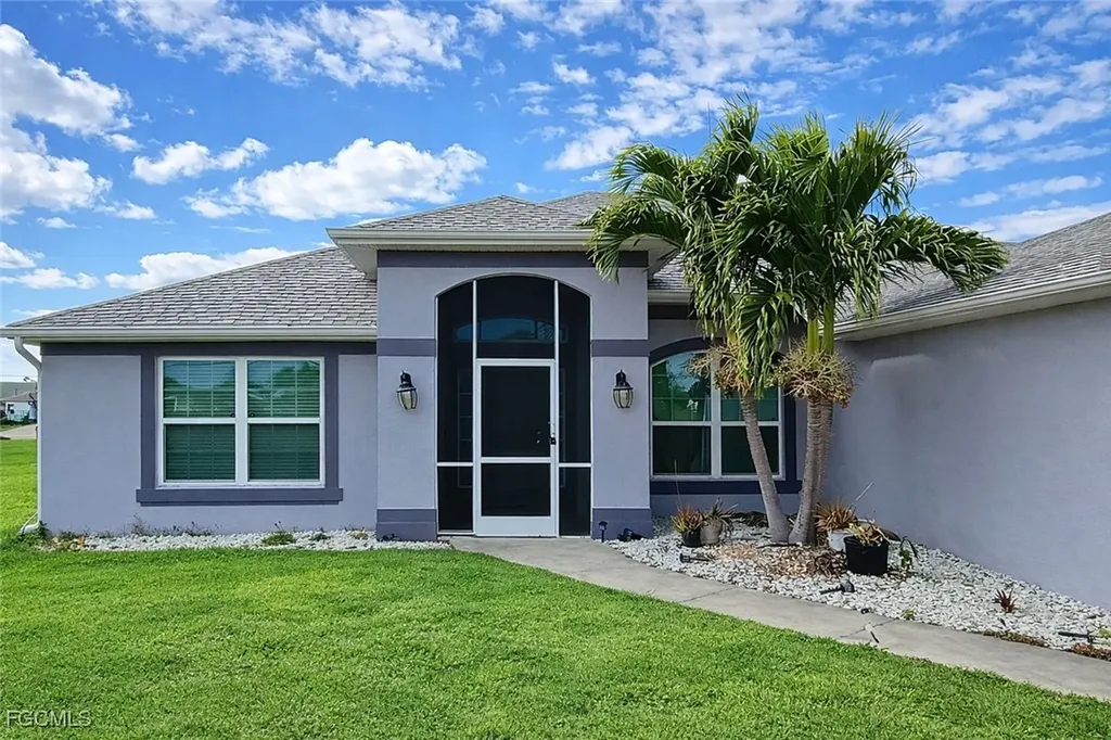 1426 NE 5th Place Cape Coral FL 33909