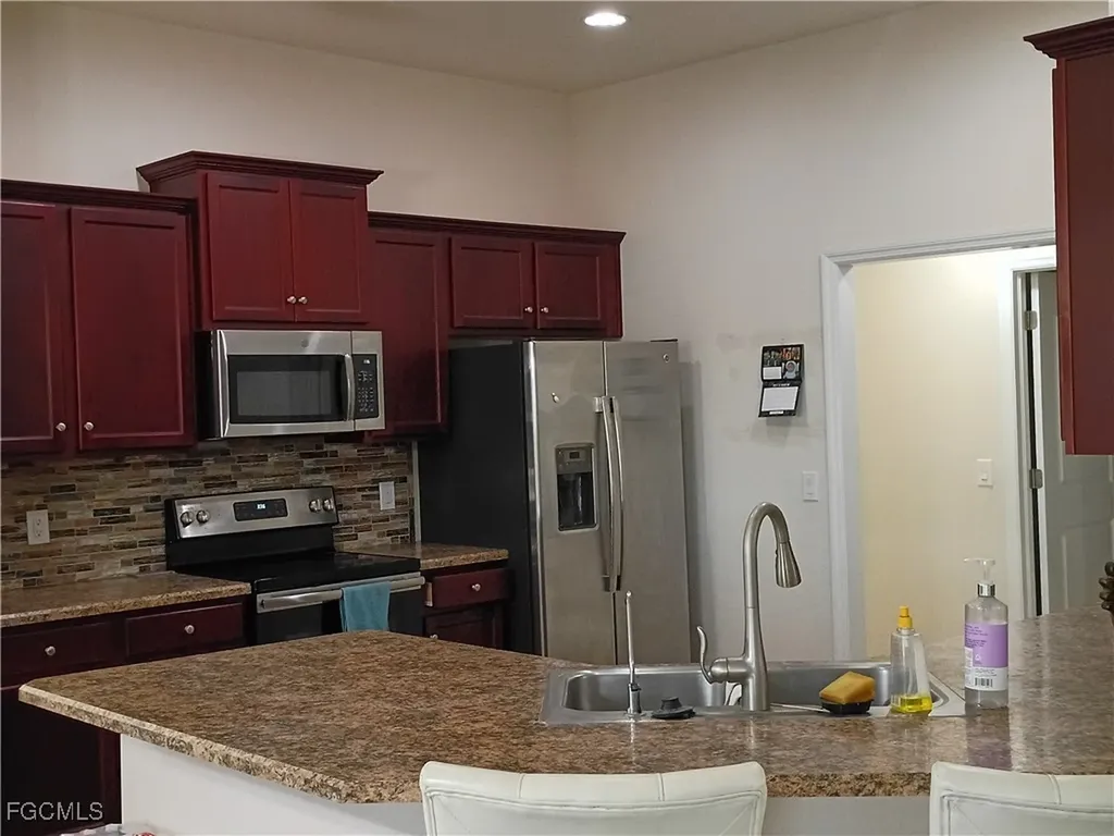 1426 NE 5th Place Cape Coral FL 33909