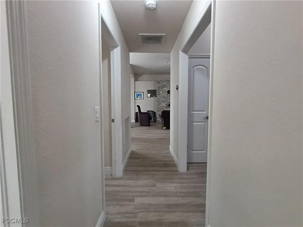 1426 NE 5th Place Cape Coral FL 33909