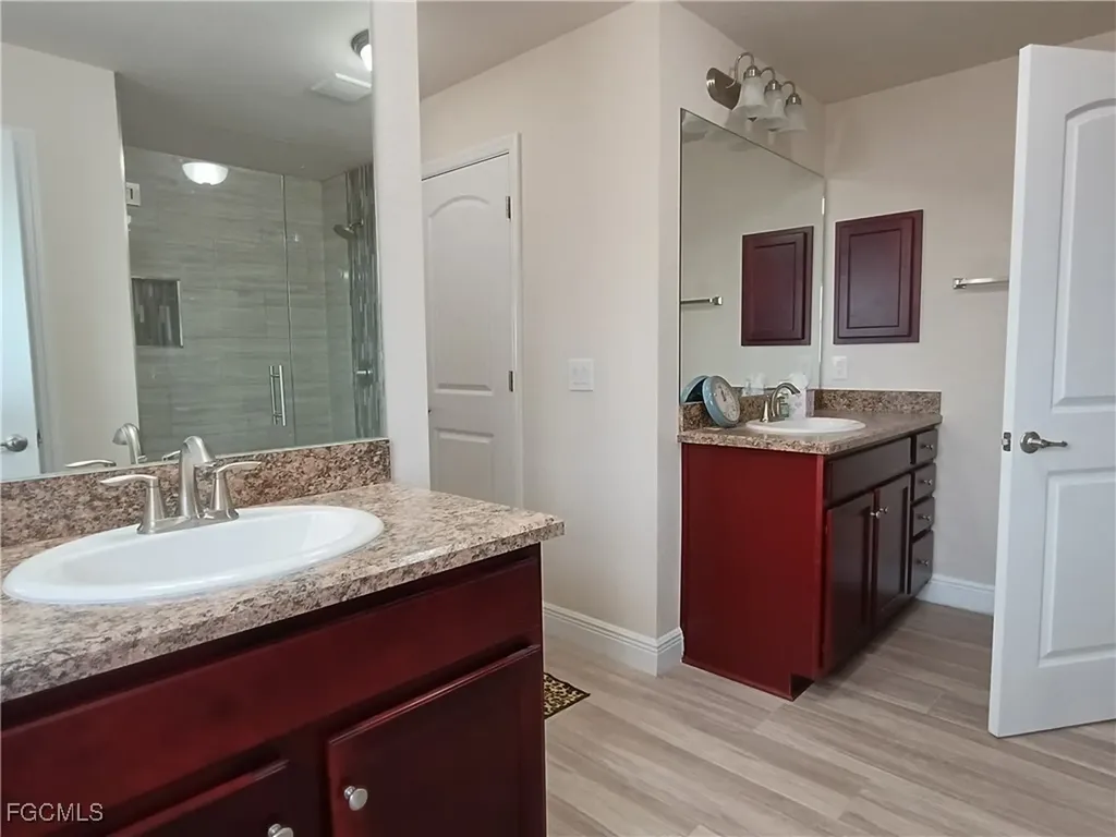 1426 NE 5th Place Cape Coral FL 33909